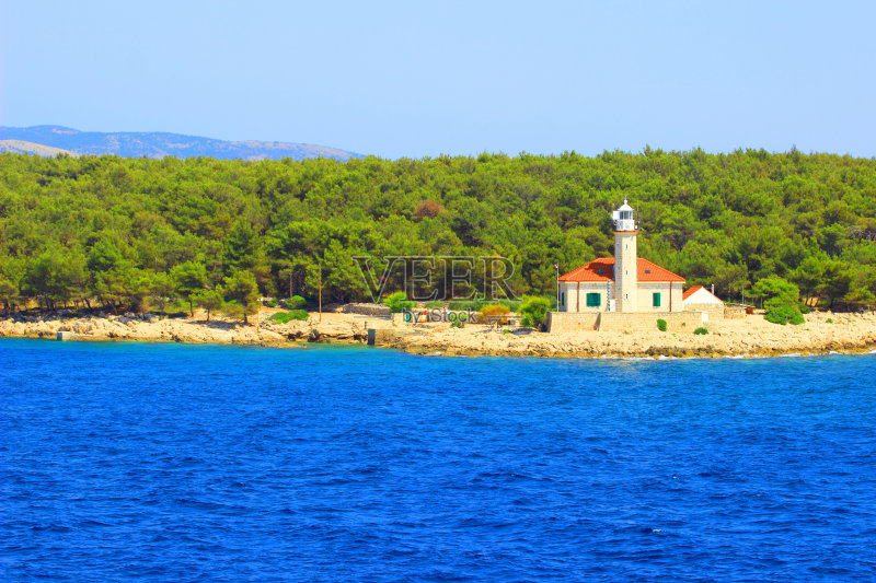 克罗地亚亚得里亚海布拉克岛上美丽的灯塔正版图片素材