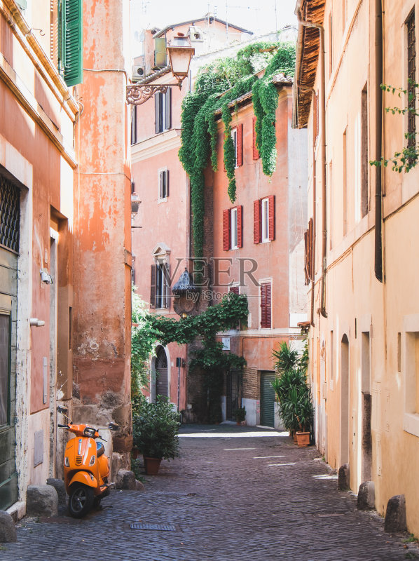 城市建筑物中的空巷正版图片素材
