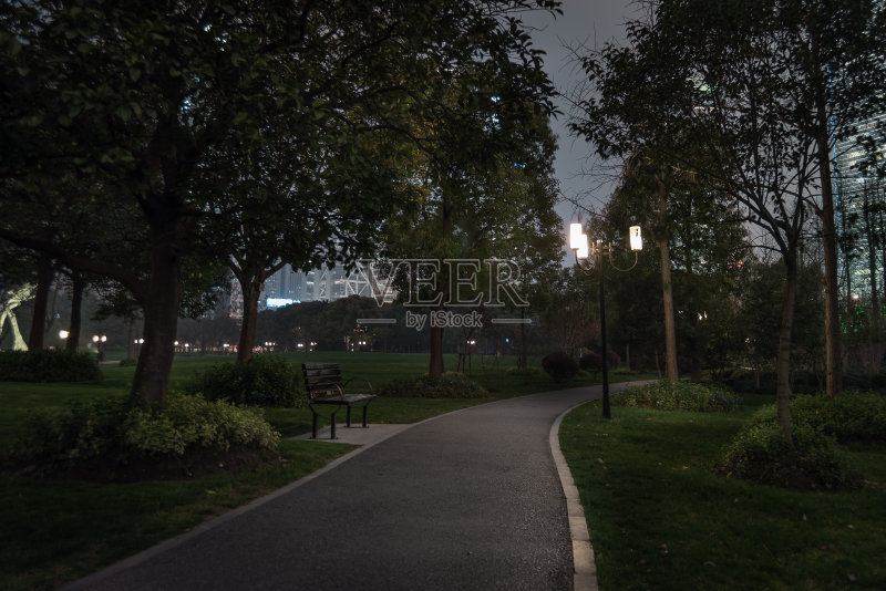 晚上公园和小路正版图片素材