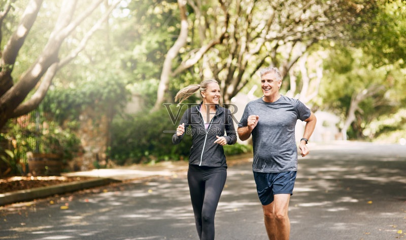 有一个锻炼伙伴会让事情变得更容易正版图片素材