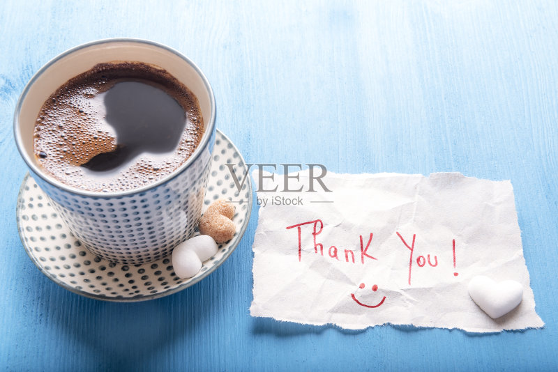 咖啡杯和可爱的感谢信正版图片素材