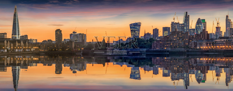 从金丝雀码头看伦敦的新天际线正版图片素材