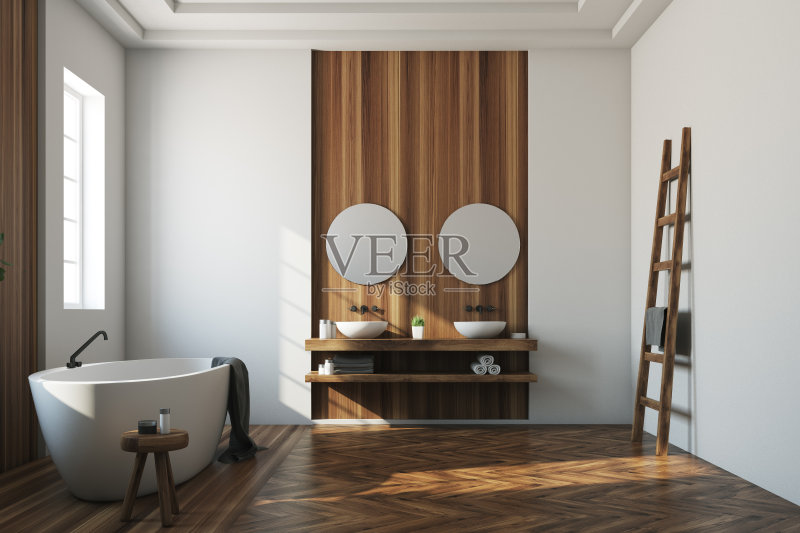 白色木制浴室，白色浴缸，镜子正版图片素材