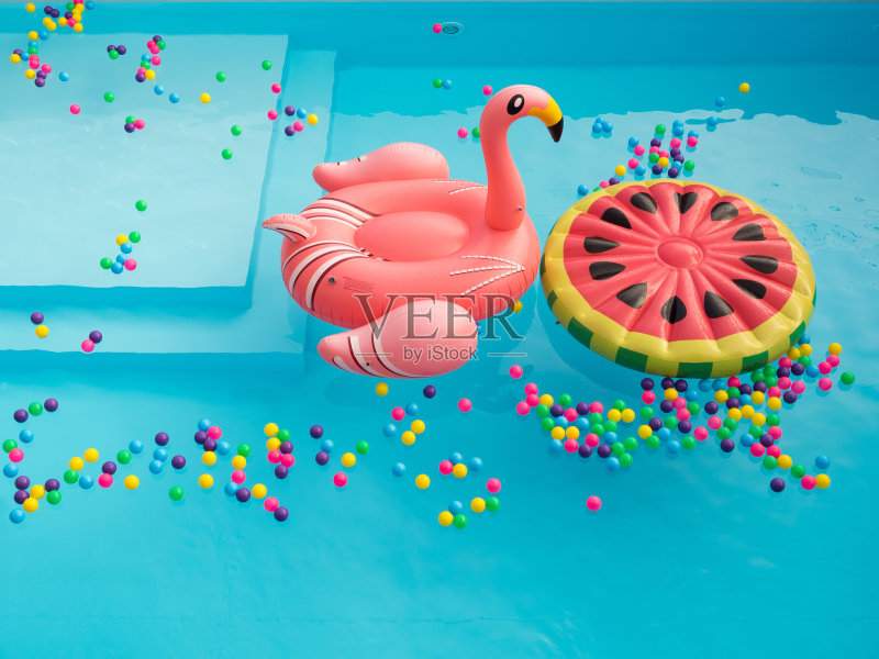 池能浮起的五彩缤纷正版图片素材