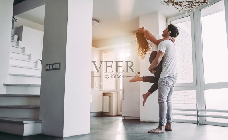 夫妇在家里。正版图片素材