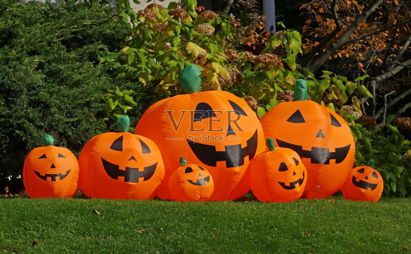 万圣节的充气南瓜灯正版图片素材