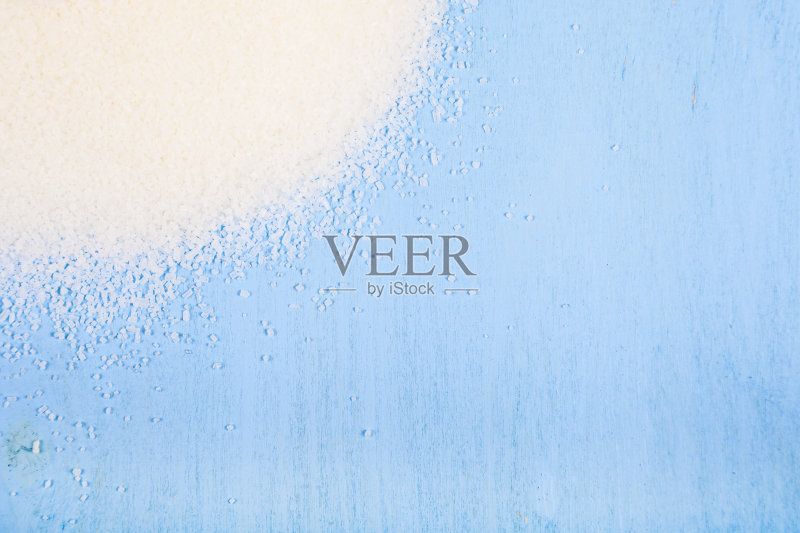 木质背景上的白糖正版图片素材