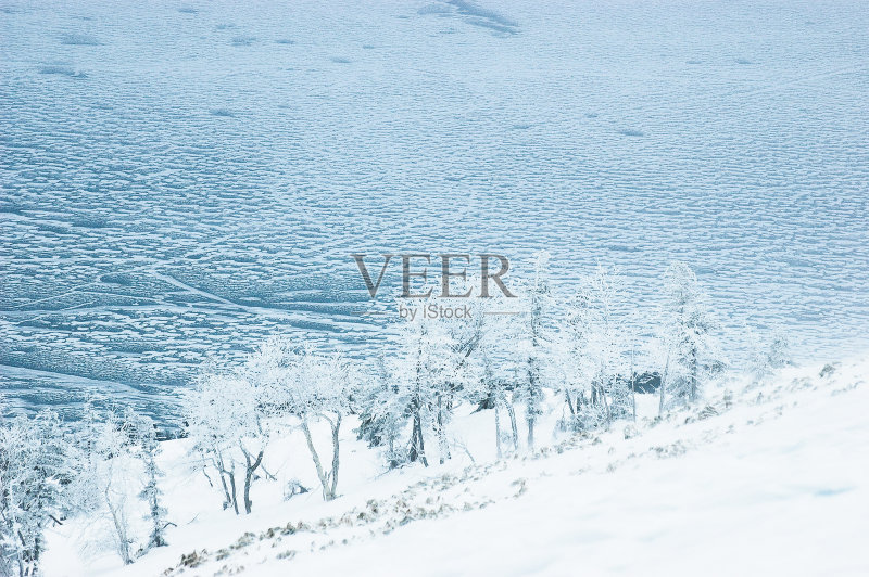 日本北海道比霍罗口和草沙罗湖的雾凇冰正版图片素材