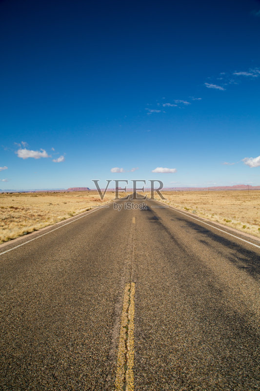 空旷的沙漠公路正版图片素材