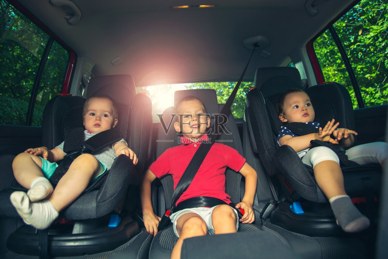 儿童驾车旅行正版图片素材