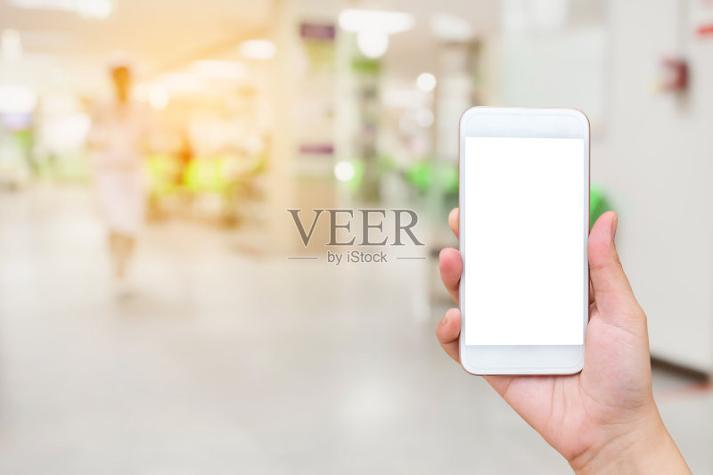 在医院与医生和护士手持手机正版图片素材