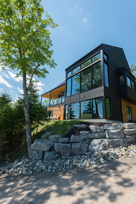 森林里的美丽现代住宅正版图片素材