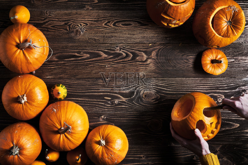 成熟的黄色南瓜在木制的背景正版图片素材