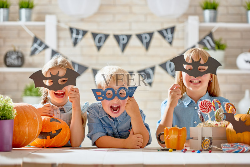孩子们在万圣节正版图片素材