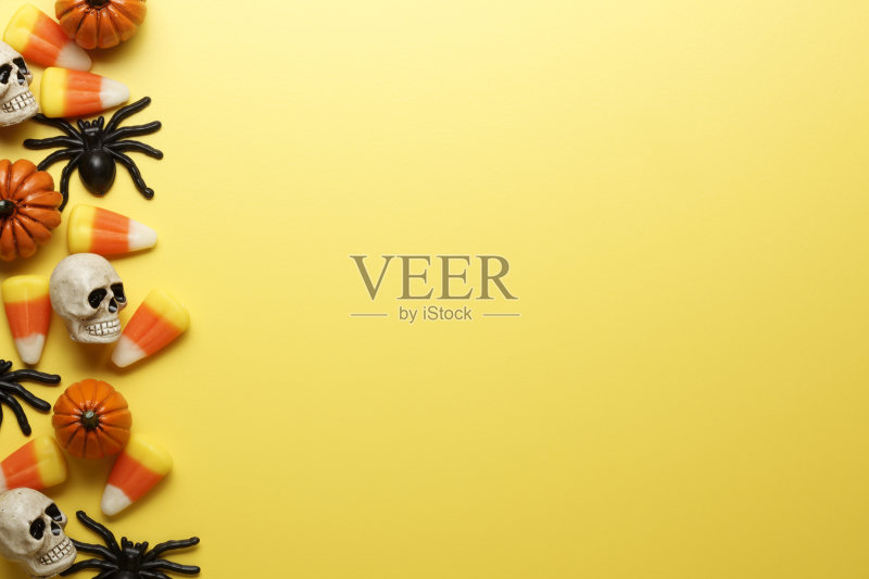 万圣节糖果玩具塑料蜘蛛头骨和南瓜正版图片素材