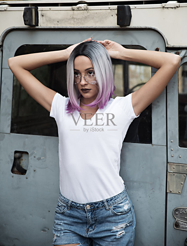 一头短发的时髦年轻女子正版图片素材