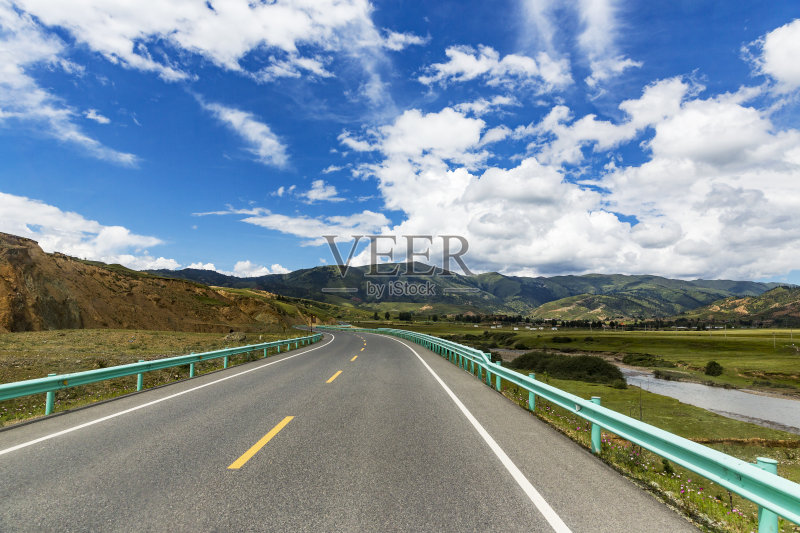 山中空路正版图片素材