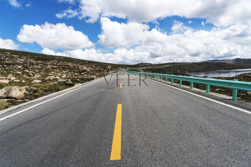 山中空路正版图片素材