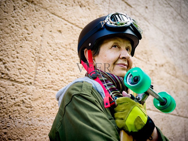 有长板的资深女性正版图片素材