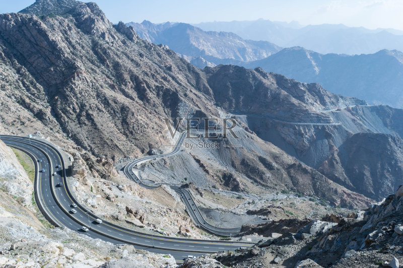 沙特阿拉伯塔伊夫市的哈达山及山间公路美景正版图片素材