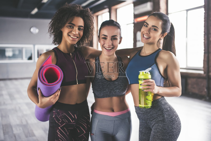 集团瑜伽训练正版图片素材