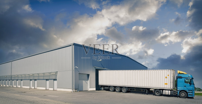 装着一些货物的集装箱卡车正版图片素材