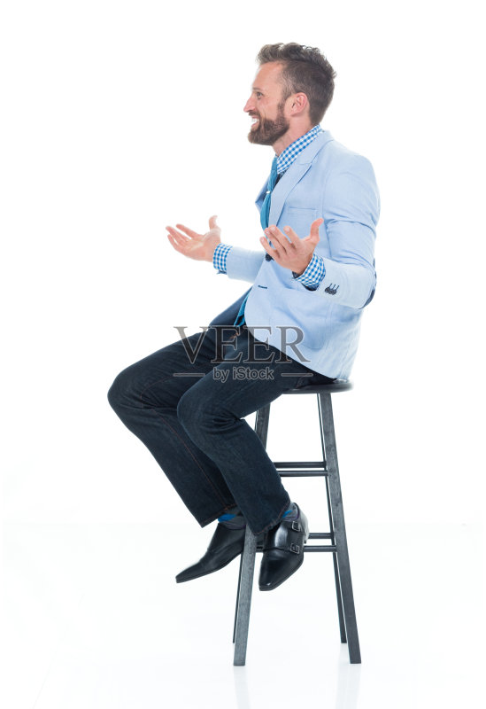 英俊的商人坐在凳子上正版图片素材