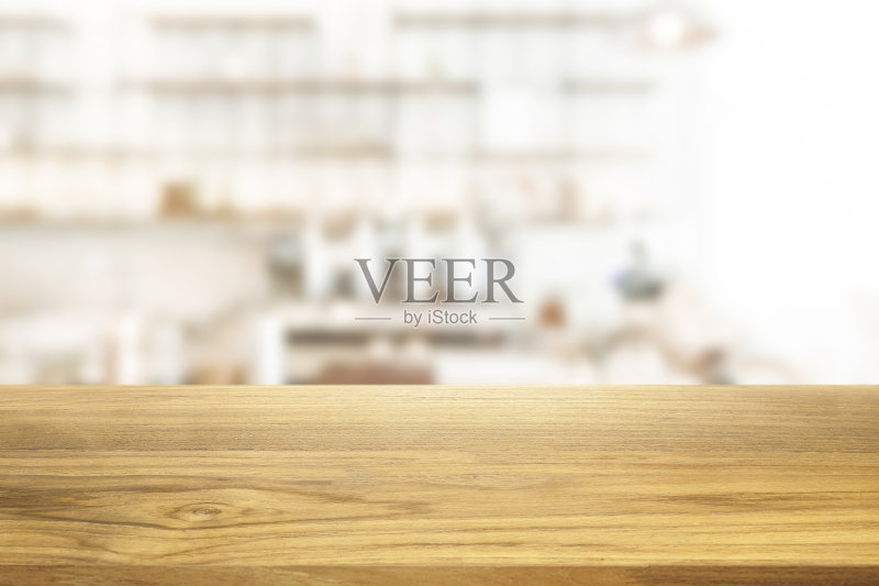 美丽的空木桌和白色现代厨房咖啡馆背景正版图片素材