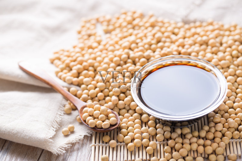酱油和豆类的特写正版图片素材
