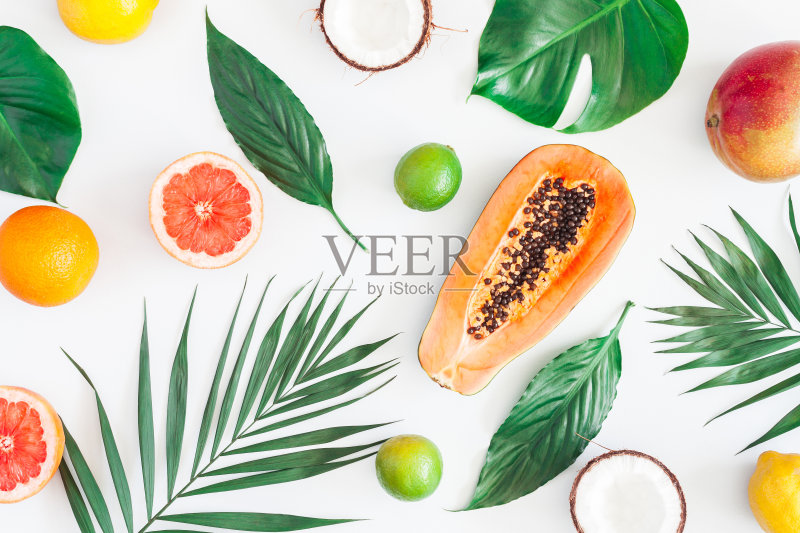 夏季热带成分。平躺，俯视图正版图片素材