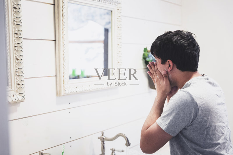 早上洗脸正版图片素材