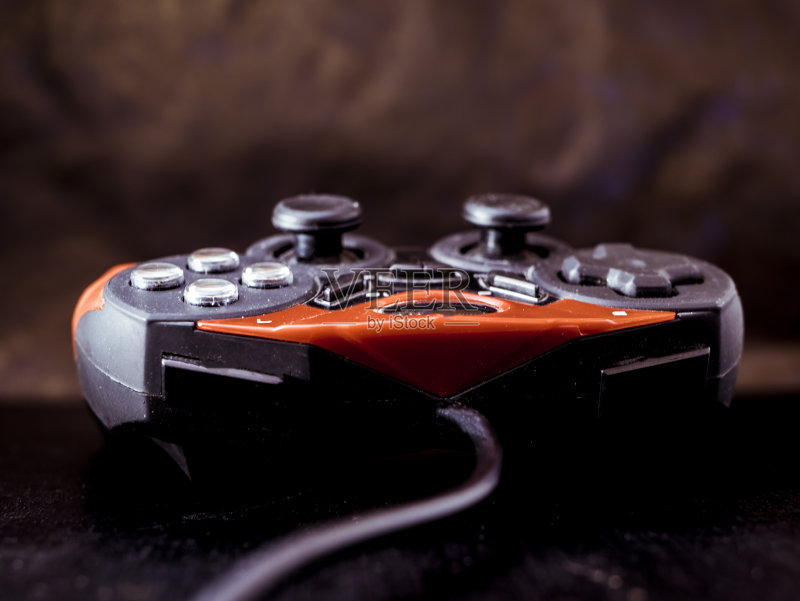 红色和黑色游戏操纵杆近距离射击正版图片素材