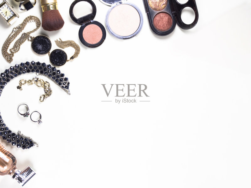 以白色为背景的女性化妆、美容和护肤用品正版图片素材