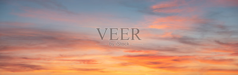 彩云在全景日落天空正版图片素材