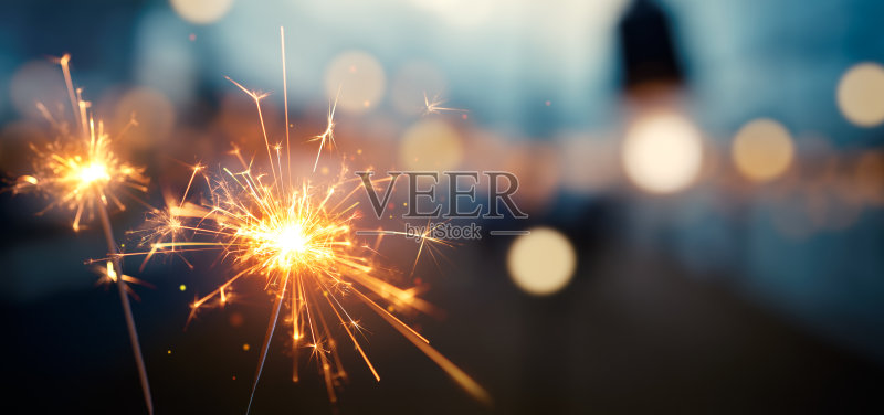 燃烧的火花与散景光背景正版图片素材