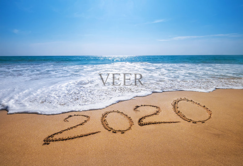 2020年新年即将到来，热带海洋沙滩的概念。异域风情的新年庆祝概念形象。正版图片素材