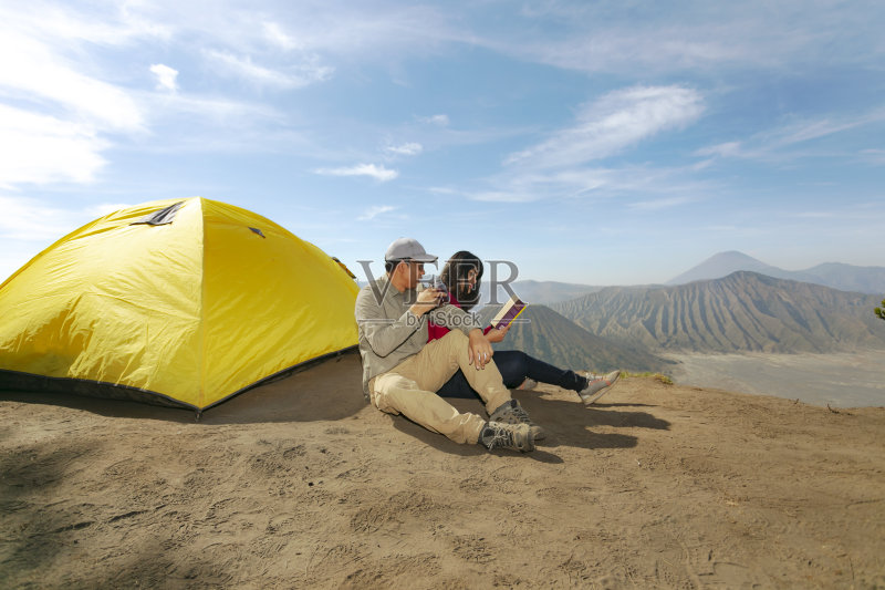 旅行……享受和放松正版图片素材