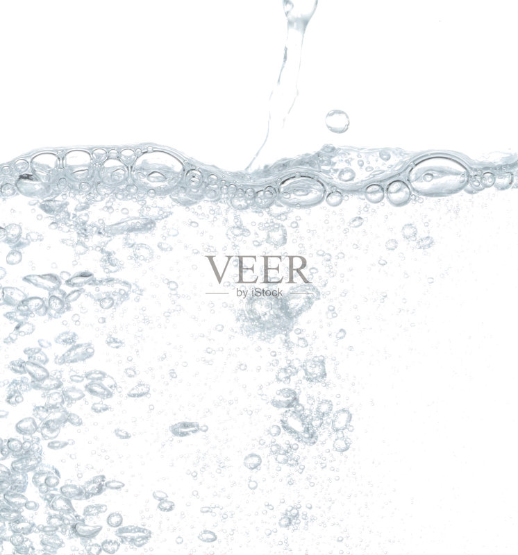 近距离白色水气泡水下白色背景。正版图片素材