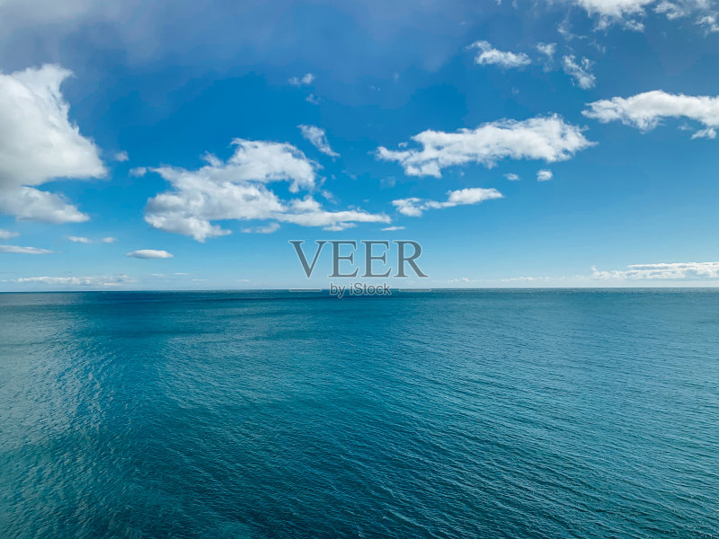 美丽的海和海与云的景观正版图片素材