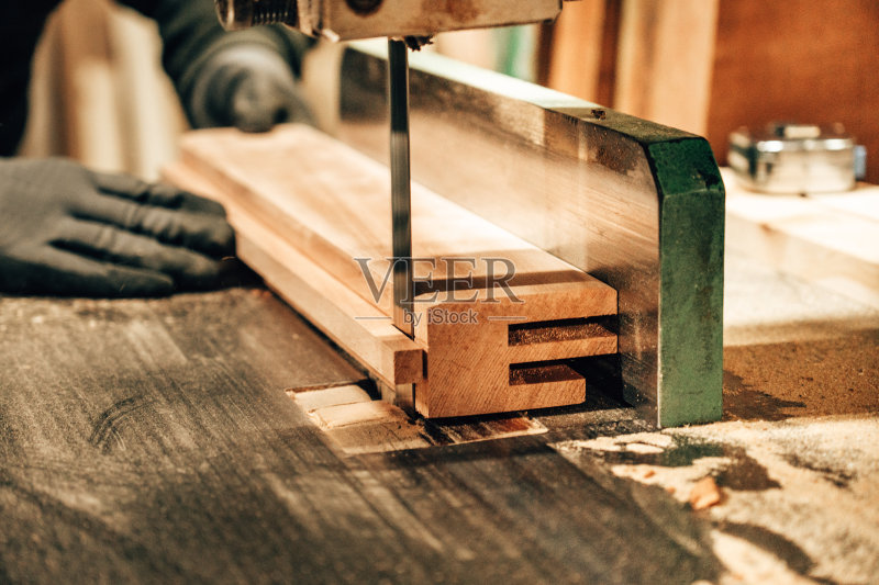 木工上的锯正版图片素材