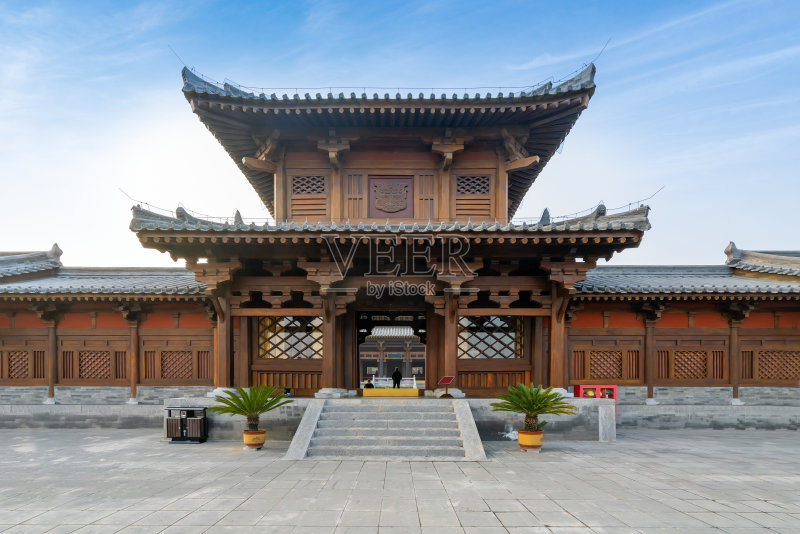 中国古代建筑阁楼和广场，太原，山西，中国正版图片素材