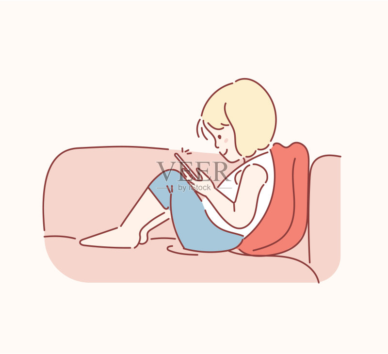 小女孩躺在沙发上玩手机插画图片素材